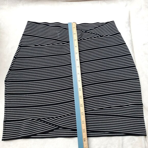 BCBG Max Azria Black & White Striped Bodycon Skirt Size L - Picture 11 of 11